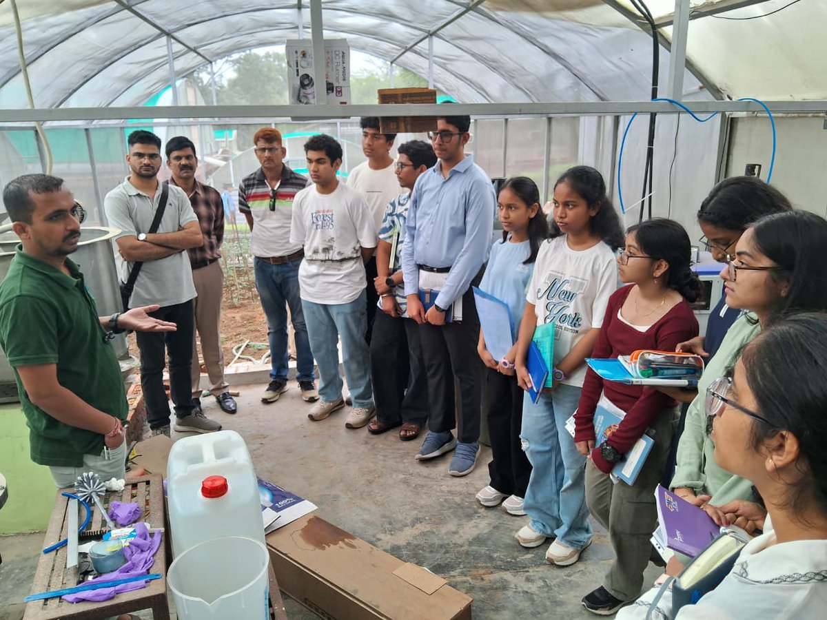 ICGEBNewDelhi's tweet photo. Inspiring Young Minds !
@ICGEBNewDelhi  was pleased to host 26 student winners of the #ŚāstraPratibhā Contest from Indian schools in Oman during an educational visit organised by the #ScienceIndiaForum (SIF) & @Vibha_India .
The students explored #ICGEB’s advanced research facilities, including the Tissue Culture Laboratory & Greenhouse, Biofoundry, and Algal Bioreactor, and interacted with researchers to gain first-hand insights into cutting-edge biotechnology and scientific research. The visit fostered scientific curiosity & encouraged the students to pursue innovation and research as future career pathways.
#ICGEB #ScienceOutreach #STEM #Biotechnology #YoungMinds #VIBHA_India #MEA_India #ScienceEducation