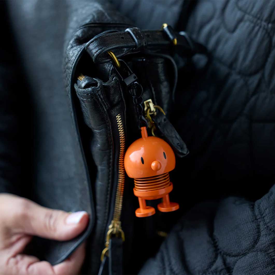 momadesignstore's tweet photo. 【New】ホプティミストの見た目もかわいいバッグチャームが登場！

ミニサイズのホプティミストに小さなフックが付いているので、キーホルダーとしてバッグのファスナーにつけたり鍵につけたりと、お好きな場所に簡単に取り付けが可能です。

▼ホプティミスト チャーム 
https://t.co/KOX6jLa5bY https://t.co/A2TTEO9mCl