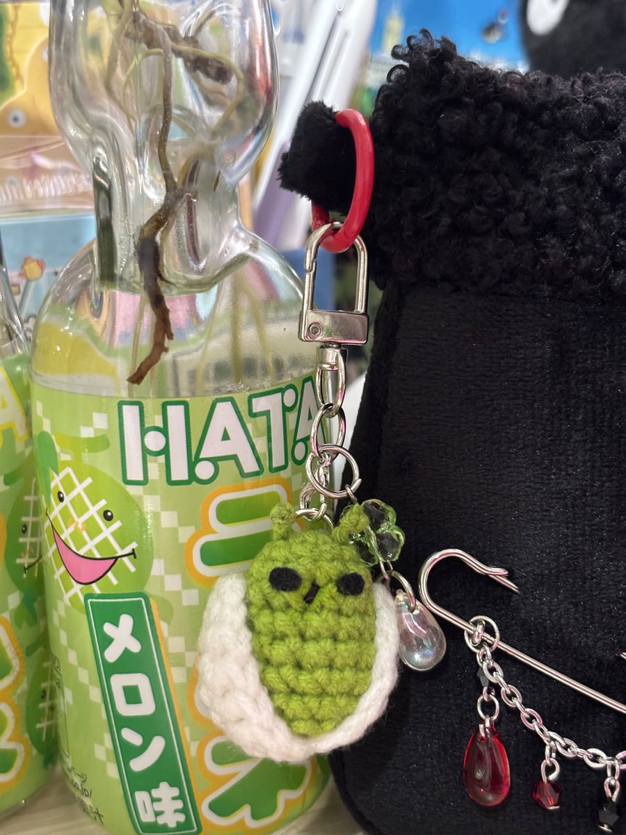 riuploot's tweet photo. Crochet + mini bag, bakal kita jual semua di biggledot besok. Jujur banyak sekali rintangannya. Dari pesan print packaging ternyata grab motornya rusak, pas di ambil ternyata barangnya kurang.

Pesan plastik opp shopee hrsnya sampe tanggal 26 tapi sampe sekarang belom sampe https://t.co/fr5pmJfl2T