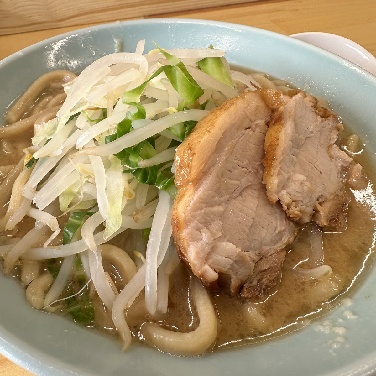 yooka0110's tweet photo. 茅ヶ崎 えぼし麺 菜良(さら)さん(食べログ3.44)が、平塚東八幡に上陸。

7月3.4.5日 プレオープン
オープン日は、数日後だそうです。
11時～21時ぐらいまで
テーブル3卓
カウンター6席
駐車場4台
⁡
極太麺にホロホロチャーシュー🍜
⁡
是非食べてみて‼️
⁡
お店宣伝許可済🙆‍♀️
𝐈𝐧𝐬𝐭𝐚𝐠𝐫𝐚𝐦準備中 https://t.co/Csbkcs7K42