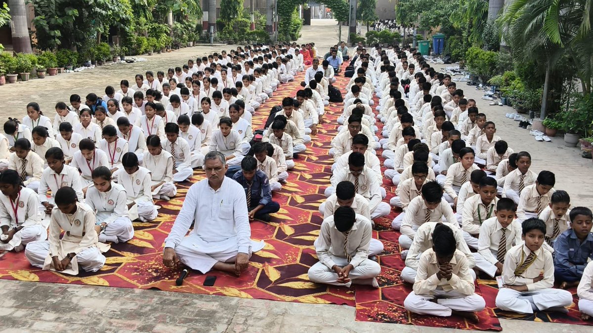 DiosShamliDios's tweet photo. Glimpse of prayer in RSS college jhinjhana https://t.co/F07bghgGAb