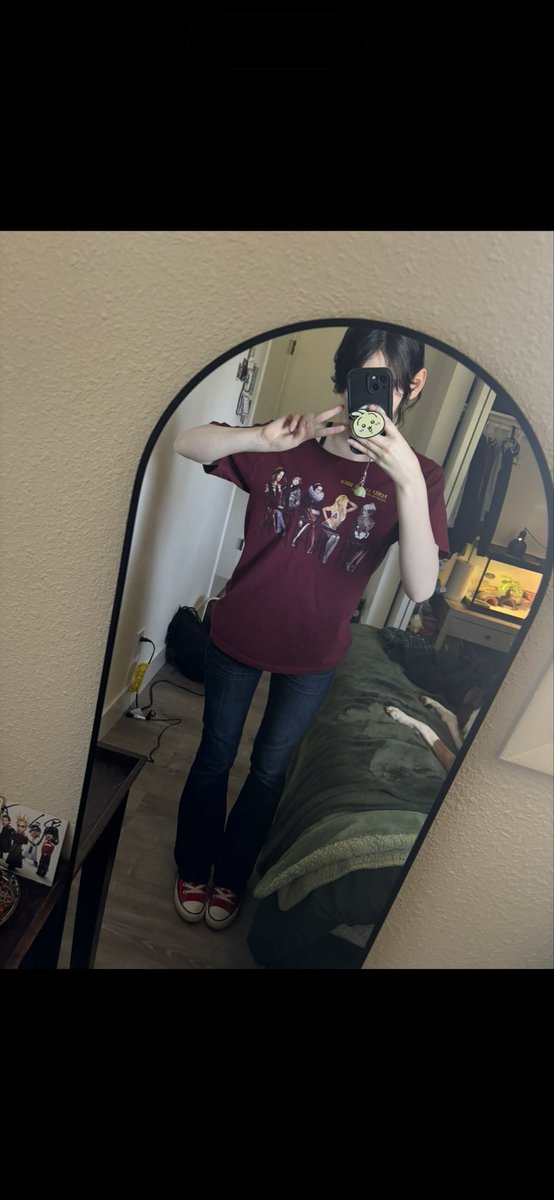 Mel_k1111's tweet photo. I didn’t realize there was actually kind of.. a difference? 
October 2025- June 2026
The last pic is a ss from a vid bc all my body checks r naked now 💀
This is over a 20lb difference https://t.co/QmZCpFxJpo