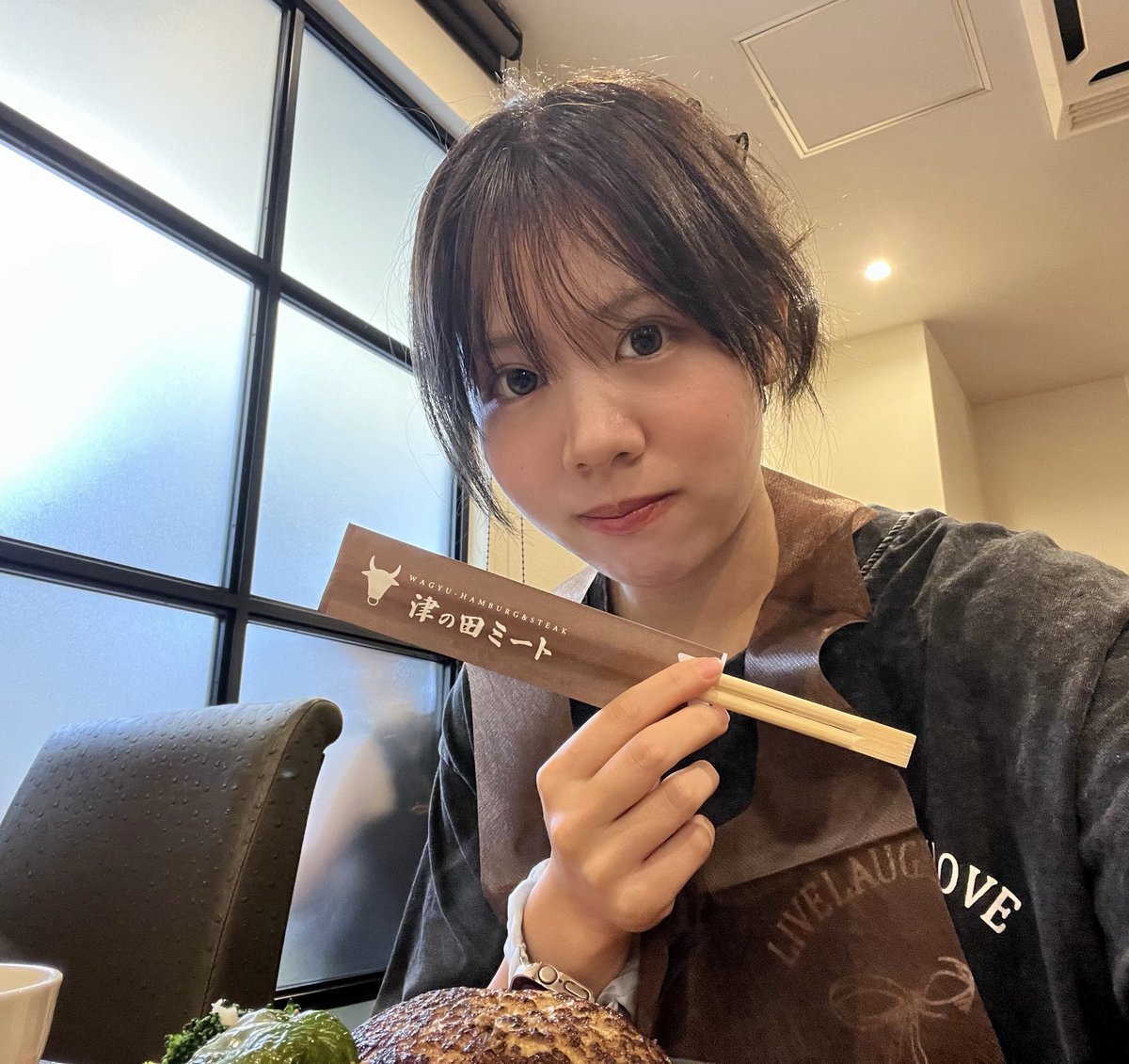 kws06my02's tweet photo. ここのハンバーグ美味しいんだよねん(◜ᴗ◝ )🩵
まやハンバーグはソース含め自分で作るくらいには大好きです🫡✨️

肉汁溢れるのがまたいいんだよね〜是非みんなも行ってみてね！

  #モデル活動  #まやちーず  #大阪 https://t.co/SMS1Y2aJty