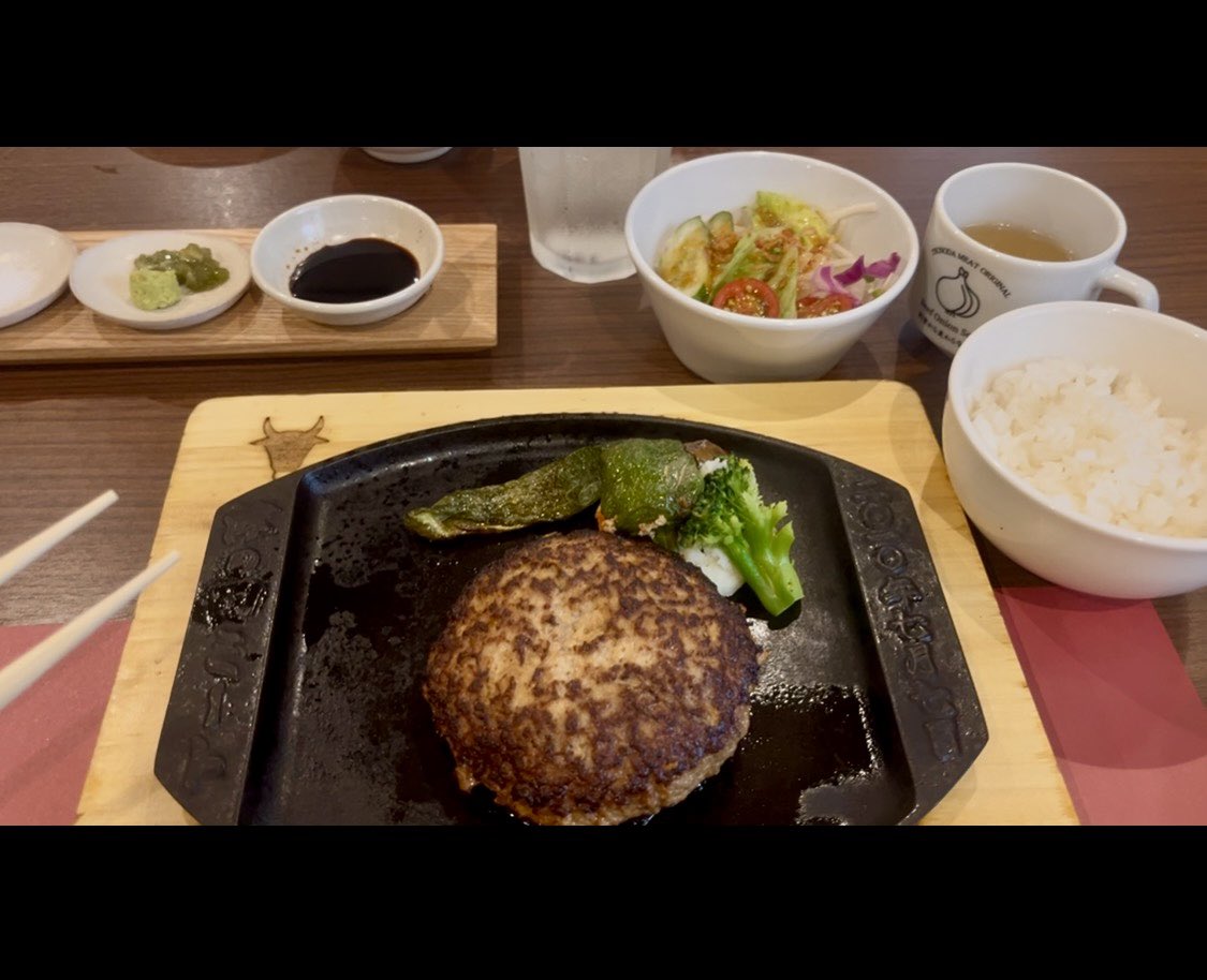 kws06my02's tweet photo. ここのハンバーグ美味しいんだよねん(◜ᴗ◝ )🩵
まやハンバーグはソース含め自分で作るくらいには大好きです🫡✨️

肉汁溢れるのがまたいいんだよね〜是非みんなも行ってみてね！

  #モデル活動  #まやちーず  #大阪 https://t.co/SMS1Y2aJty