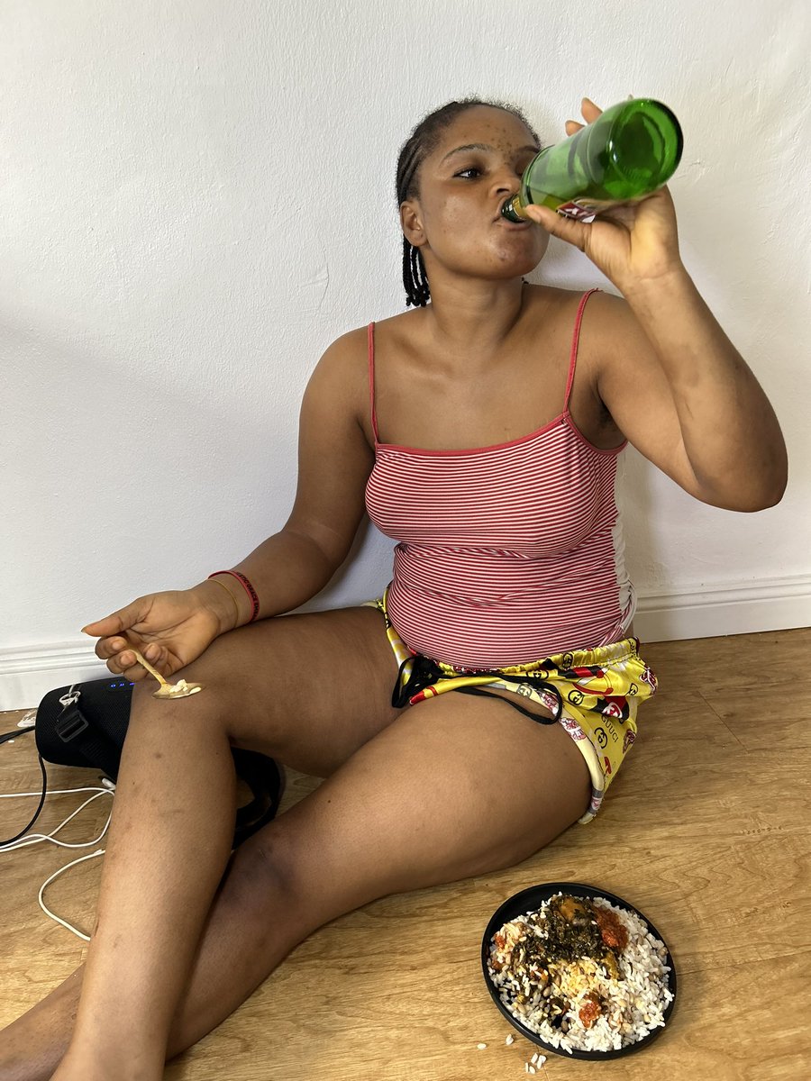 Brattyenori13's tweet photo. Make I use this one wash belle before I go cook breakfast 😌I deh come https://t.co/n1IfuoWARD