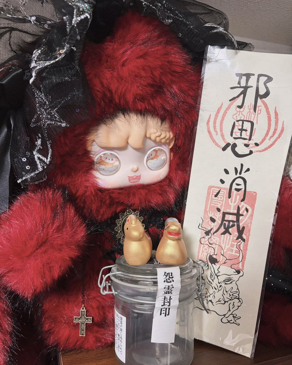 mone_blueegg's tweet photo. この前妖怪展で買ったお札飾った https://t.co/p5Y4sEj2YW