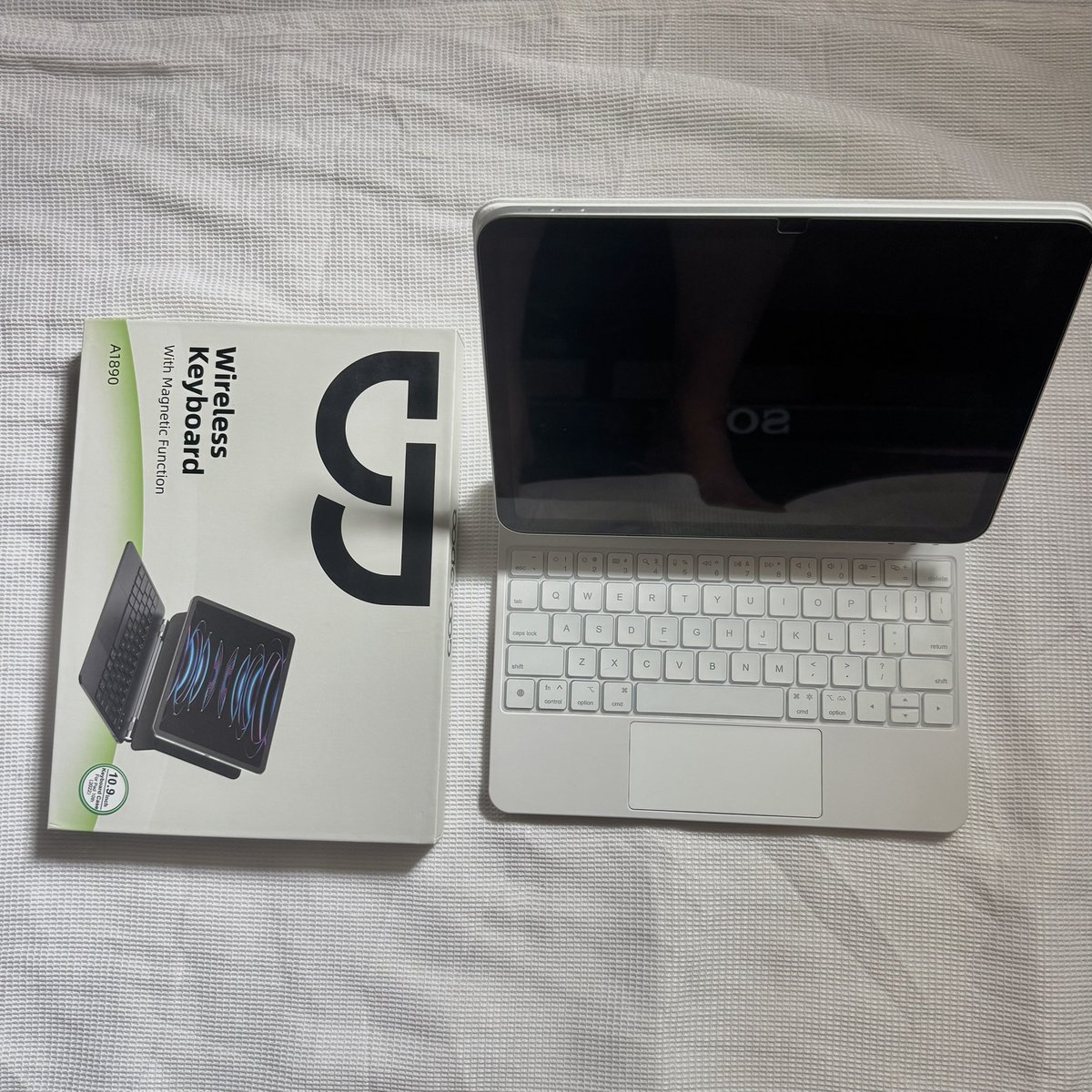 leuffiy's tweet photo. wts lfb lfs wtb

iPad A16 (11th Gen) 128GB Silver ✿

• complete inclusions (orig box + charger)
• 100% BH | 3 cycle counts
• 10/10 mint condition
• under warranty until 06/25/27
• with Goojodoq Magic Keyboard + case 🌟

RFS: need funds to buy a laptop
— ₱20,500 fixed https://t.co/lxlV4hTPX1