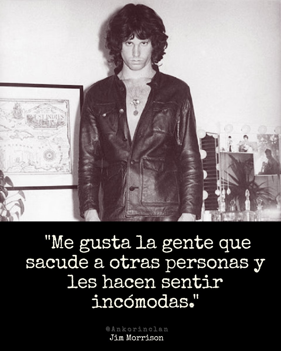 ankorinclan's tweet photo. "Me gusta la gente que sacude a otras personas y las hace sentir incómodas." 🎸

Esta frase, recogida en su libro de poesía Eyes: Poetry, 1967-1971, es la declaración de principios más honesta que Morrison hizo sobre sí mismo y sobre lo que buscaba en los demás.

No le interesaba la gente que consolaba. Le interesaba la gente que interrumpía, que rompía el ritmo cómodo de lo que todos aceptaban sin cuestionarlo. La gente que entraba en una conversación y la dejaba distinta de como la había encontrado.

Él mismo fue eso en cada escenario donde subió. En cada poema. En cada entrevista. Sacudir al público era la función, no la consecuencia.

The Doors existieron apenas cuatro años como formación completa. Ninguna otra banda de esa época hizo más ruido con menos tiempo.

Jim Morrison murió hoy en 1971, en París, en la bañera de su apartamento. Tenía 27 años. Llevaba la incomodidad dentro como si fuera el único idioma que conocía.