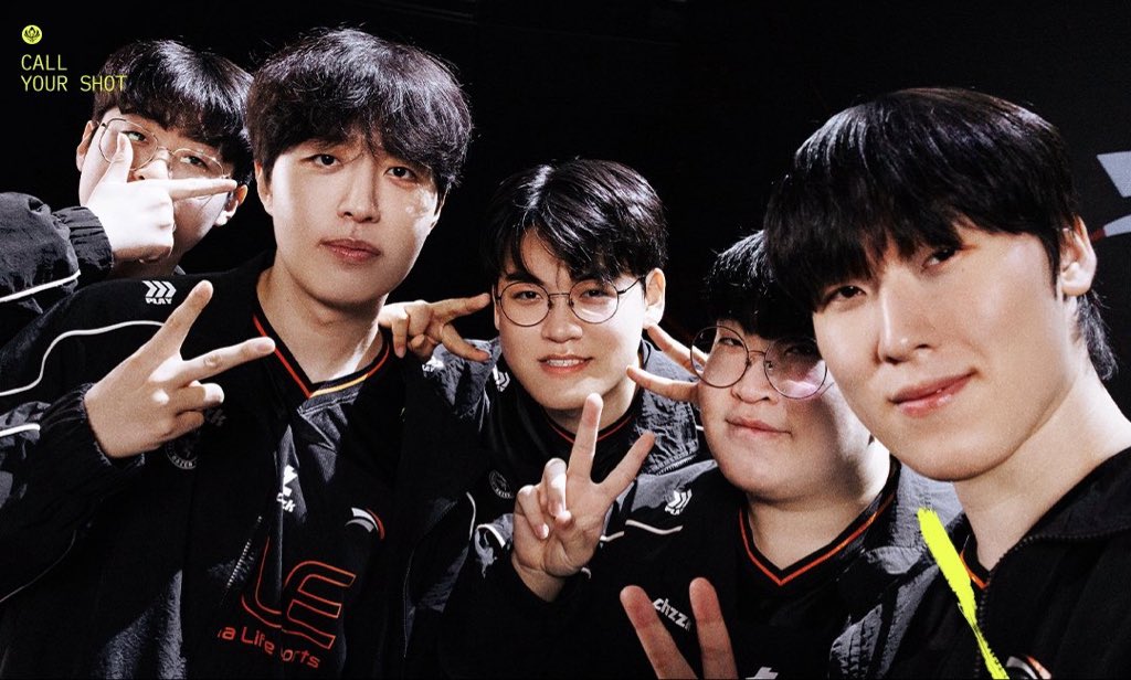 collyFG's tweet photo. 이사진 몇개를 저장하는지 모르겠음 ㅜㅜ 너무 좋다 이게 팀이지😁🧡 https://t.co/WO65ufuvqB