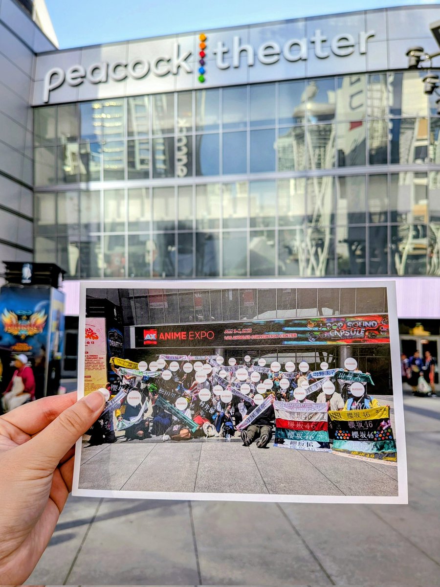 tenpomu's tweet photo. happy anniversary to sakurazaka46 in LA!! 🌸🌴

a year ago, saku came to anime expo for the first time. it was so much fun hanging out with buddies and exchanging goods with each other. thank you so much for coming!! 🫶

please come back to LA again🥹

#櫻坂46_JPOPSoundCapsule https://t.co/QMf3AYyySn