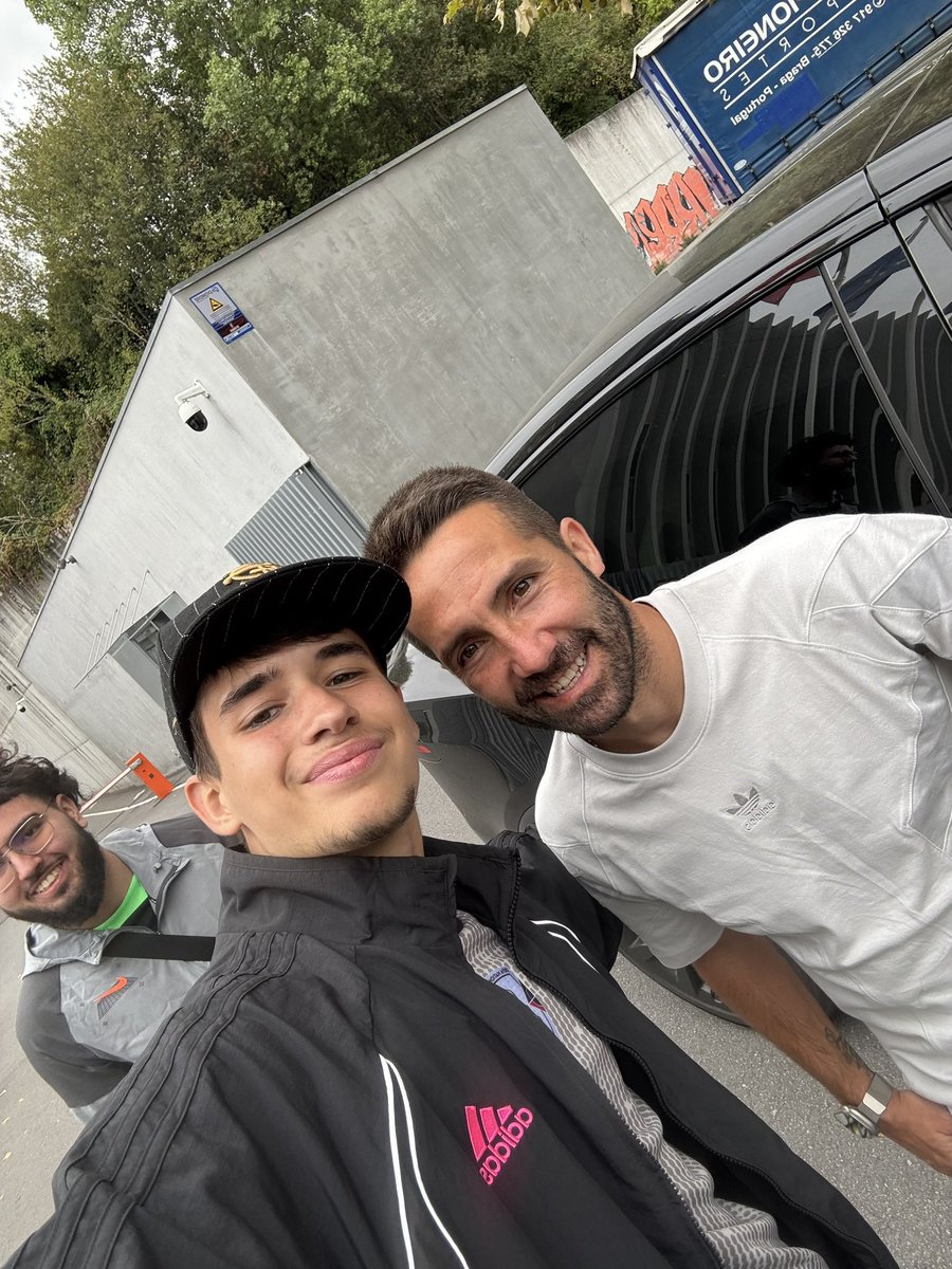 GOATAVIO's tweet photo. Je vois ça me parle de Joao Neves Vitinha et Bruno Fernandes

Mais moi c’est lui qui me manque en sélection… https://t.co/AyZKunF3M4