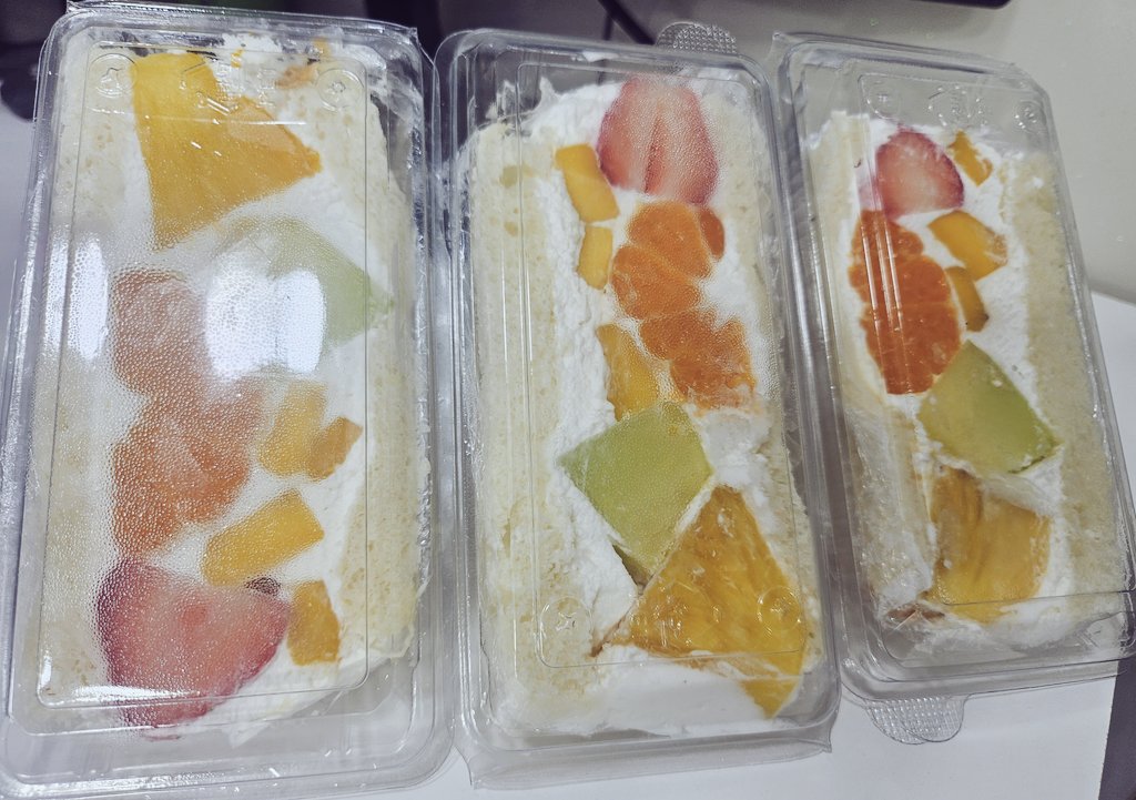 Somnia_Cotton's tweet photo. 오늘 간식은~ 후르츠 산도~~ https://t.co/ZQ1R0NmtKu