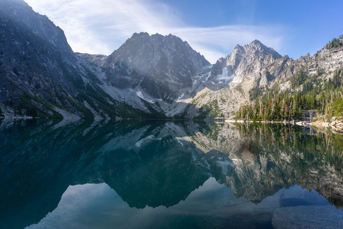 AManNamedRib's tweet photo. Most beautiful spot I ever climbed up, 7000 ft or so. Colchuck lake in Washington State. Me and C Worth did it 10 yr back. 8 1/2 hrs, holy hell. Some passes we had 10 inch clearance aside a 4000 foot sheer fall. Damn I wish I could do it again, but my legs ain't so good no more. https://t.co/a6FBSJTZfe