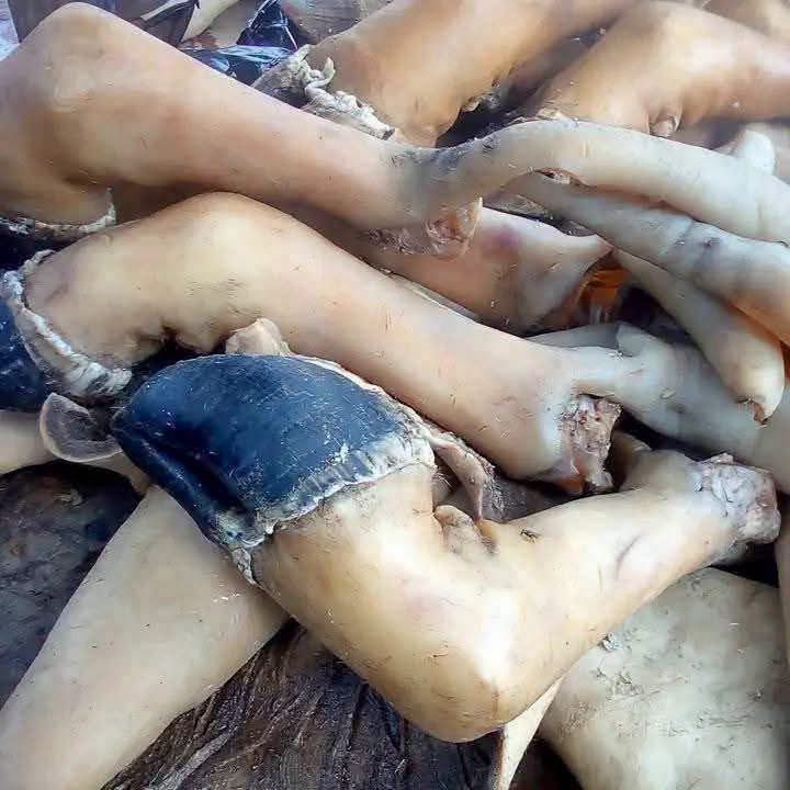 Abdulilu1's tweet photo. Cow legs ne. Wannan baƙin abun kofato ne ba wando ba.🤣💔😂 https://t.co/NIKfo1gCFw