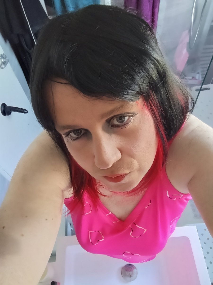 DaisyWyattt's tweet photo. Mistress wants me to dress as Daisy but I know this might sound odd but my Daisy confidence has gone, please people of twitter give me the boost I need https://t.co/BnHYmB3DfL