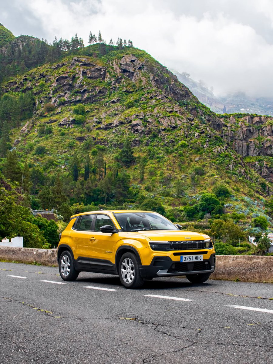 Jeep_es's tweet photo. Unos siguen huellas. Otros dejan marca. 

El Jeep® Avenger de @picss_alex nació para eso: crear su propia historia en cualquier terreno. ¿Estás preparado para tu aventura en verano?​

#JeepAvenger #JeepLover https://t.co/csmHOlQVvl