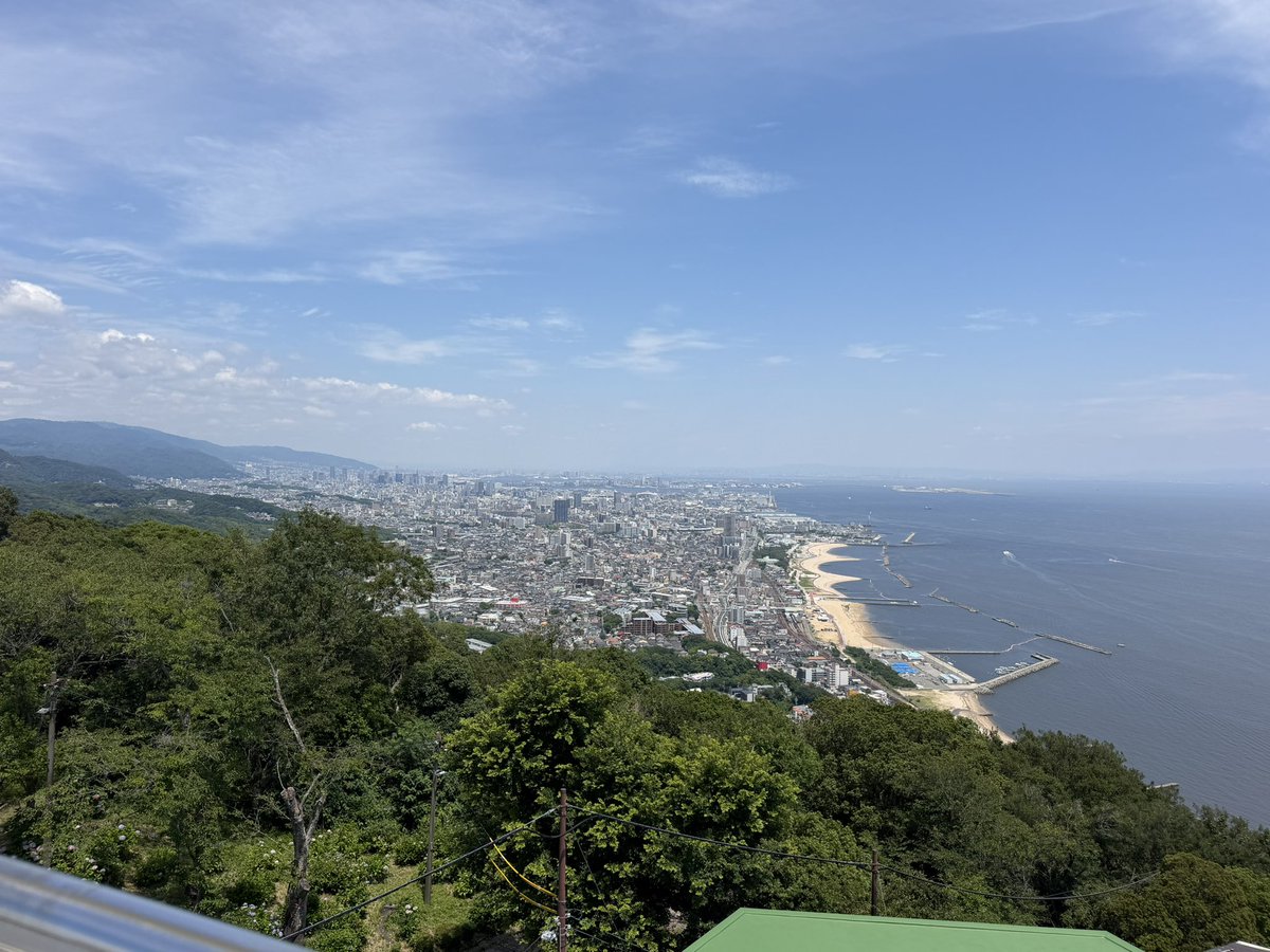 NR3085's tweet photo. 山頂の展望台からは神戸の街や淡路島を望むことができました。天気も良かったのでいい景色を見ることができたなと思います。 https://t.co/BIajes4Lef