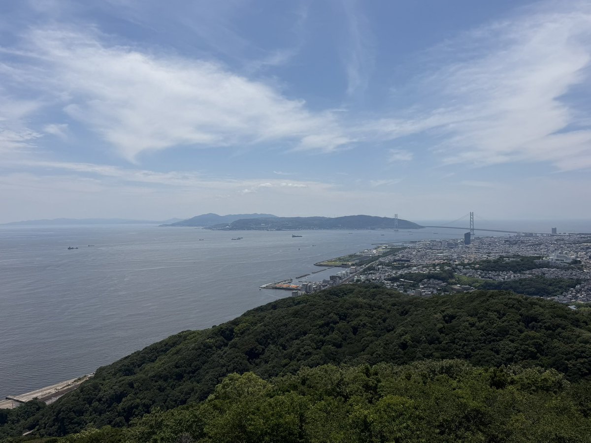 NR3085's tweet photo. 山頂の展望台からは神戸の街や淡路島を望むことができました。天気も良かったのでいい景色を見ることができたなと思います。 https://t.co/BIajes4Lef