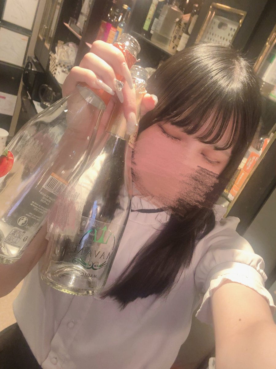 yumu_idolhorse's tweet photo. 昨日ありがとうございました！
ポンいただけてめちゃ酔っ払い女でした😭
粗相してませんようにー！
みんながめちゃ優しくてだーいすき！
今日もいます！ https://t.co/N3fkwve1pY