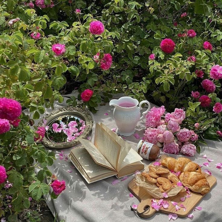 bloomele_'s tweet photo. dreamy breakfast at the garden https://t.co/9GVrOdUFiw
