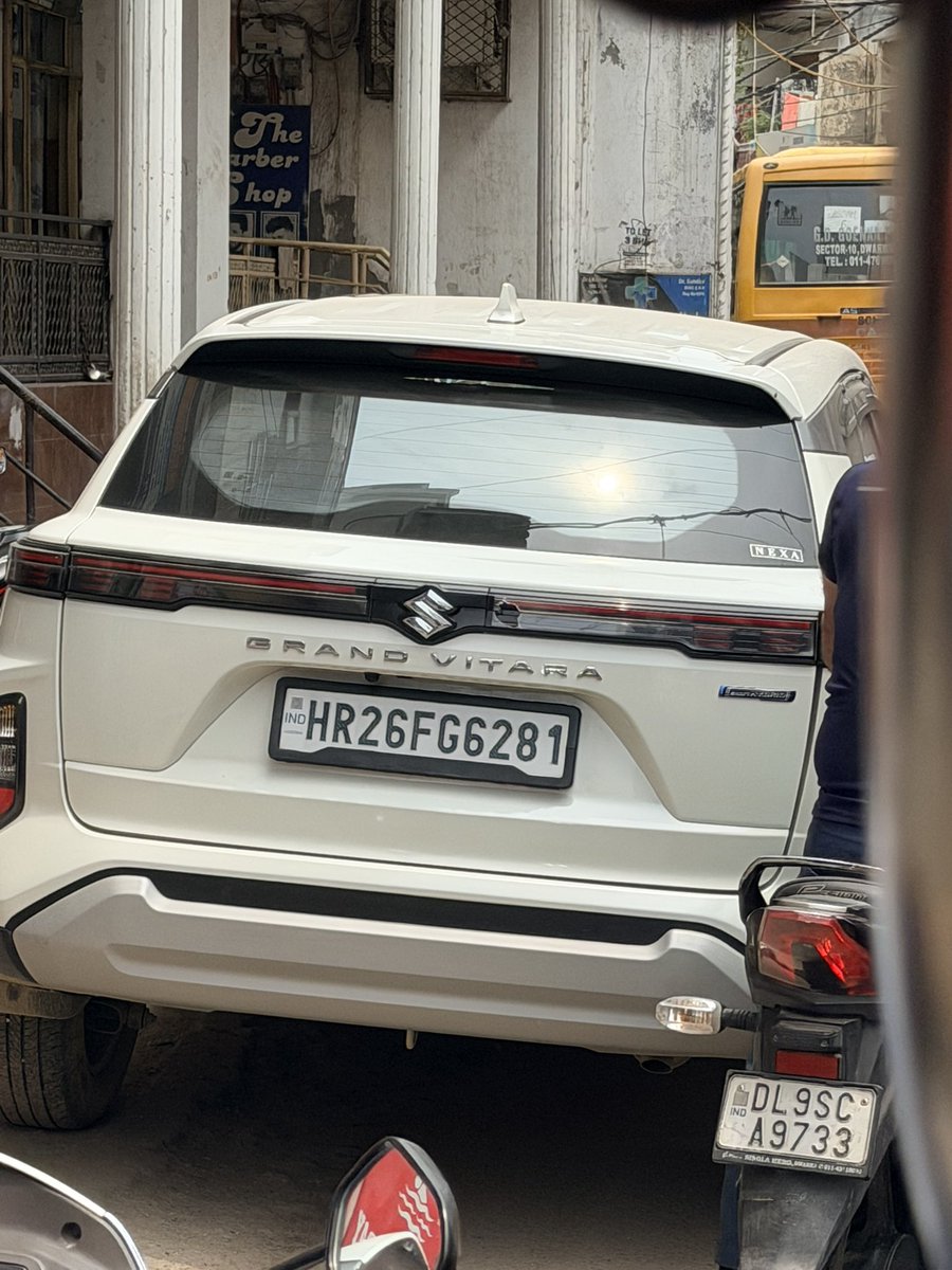 adv_Sandeep77's tweet photo. @dtptraffic Sir, please address the traffic congestion at Indra Park, Palam Colony, where vehicles are consistently parked on the road, causing daily traffic jams. https://t.co/mRVYljHirK