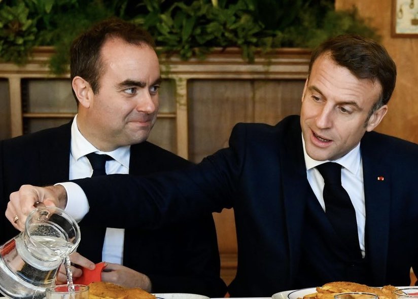 f_philippot's tweet photo. Une motion de censure a été déposée hier, mais le RN a immédiatement annoncé qu’il ne la voterait pas et qu’il sauverait le gouvernement Lecornu ! 🤦🏻‍♂️
(cf : https://t.co/pdMzxB1MmF) ⤵️

À cause de ce vote RN en soutien à Macron-Lecornu, elle ne passera donc pas !

Mais que leur faut-il de plus ?!
2025 morts de la canicule
Pas de plan Clim’
14 juillet euro-ukrainien
Scandales Lyhanna, Louis…
Appauvrissement, criminalité, soumission totale à l’UE et l’OTAN
Pass numérique, censure
17 milliards pour l’Ukraine
…

Macron et Lecornu rient !

➡️ Peu importe qui dépose la motion de censure, l’enjeu est ici BIEN plus important : il s’agit de freiner au maximum Macron qui a un agenda de guerre et de parasiter au maximum l’élection présidentielle !

Il faut donc ÉVIDEMMENT voter toute motion de censure, et déposer une motion de destitution !