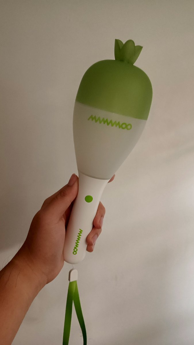 bibiskyu's tweet photo. WTS LFB PH

Mamamoo Lightstick Ver. 2.6
MooBong

✅ Brand-new, not yet used
✅ Opened to check if working, will put some batteries (separately, as freebies)
✅ No POB PCs
✅ Php 2,500 (Bought at KpopMerch at 🍊App)

DM for questions https://t.co/Gf1EipZD2U