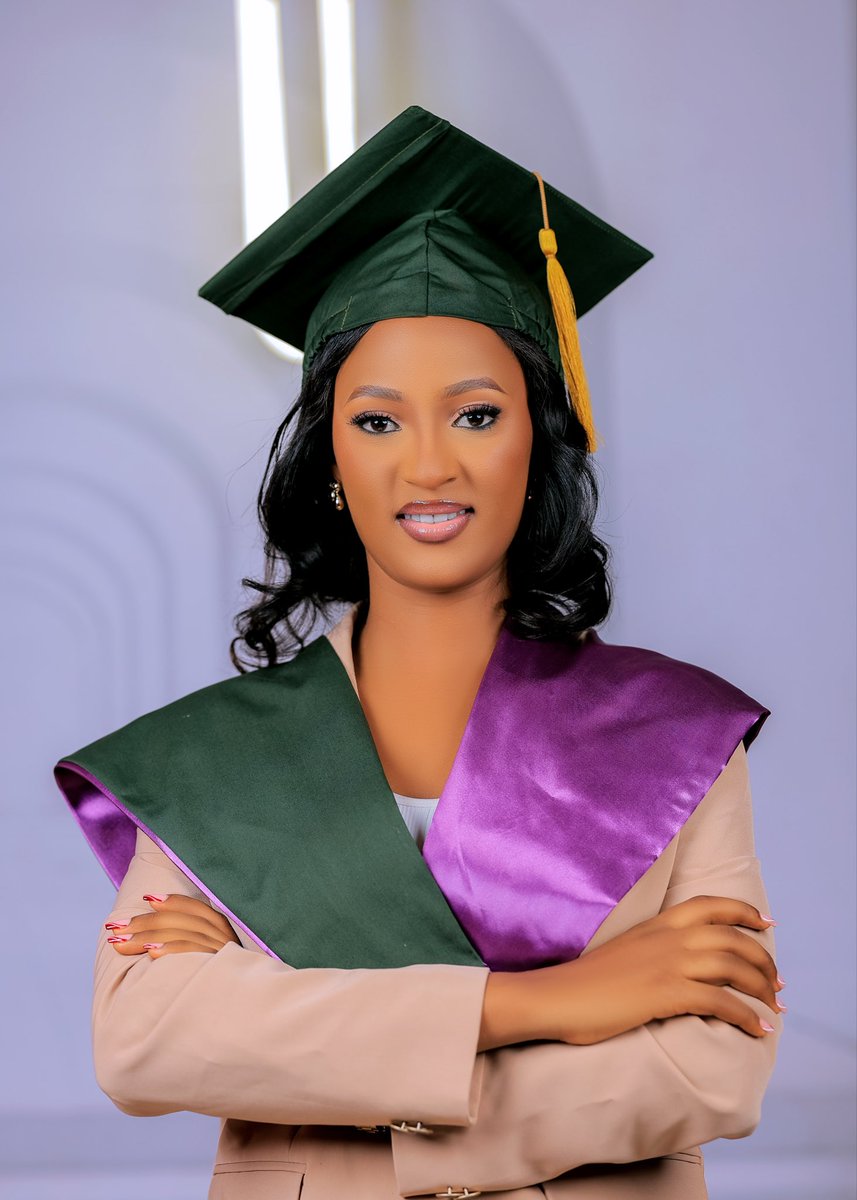Braith22's tweet photo. LLB (Honors)
Congratulations to me🤍🙏🏽 https://t.co/IHQ6SgW8hC