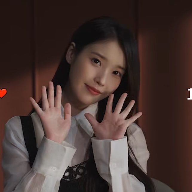 Callmecoffee_'s tweet photo. Smoll kitty and her smoll paws 🤌🏻😅 https://t.co/kXpJmdvkDk
