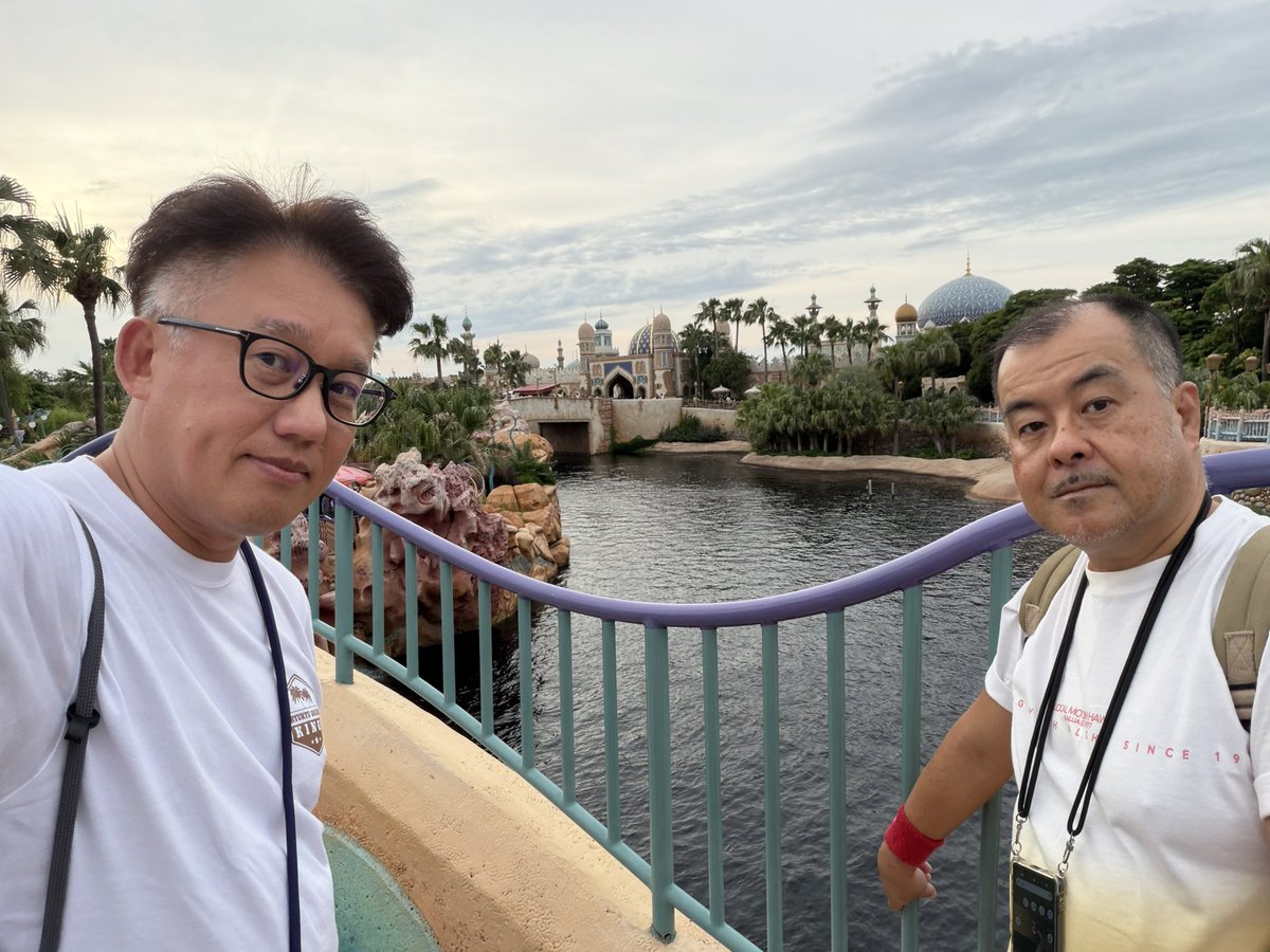 tAkun_pb's tweet photo. 🌴ParadiseBLUE営業案内🌴

本日7/3(金)も18:00より営業します💙

梅雨空でジメジメした一日ですね☔️
こんな日は気分まで湿っぽくならず、パラブルでカラッといきましょう！🍻✨

美味しいお酒と楽しい時間をご用意して、皆さまのお越しをお待ちしています😊

営業スタートは18:00🕕
終わりは…アナタ次第😉

今夜も一緒に乾杯しましょう🍺✨

#ParadiseBLUE #パラブル #営業案内 #金曜日 #週末 #梅雨 #雨の日 #乾杯 #新宿二丁目