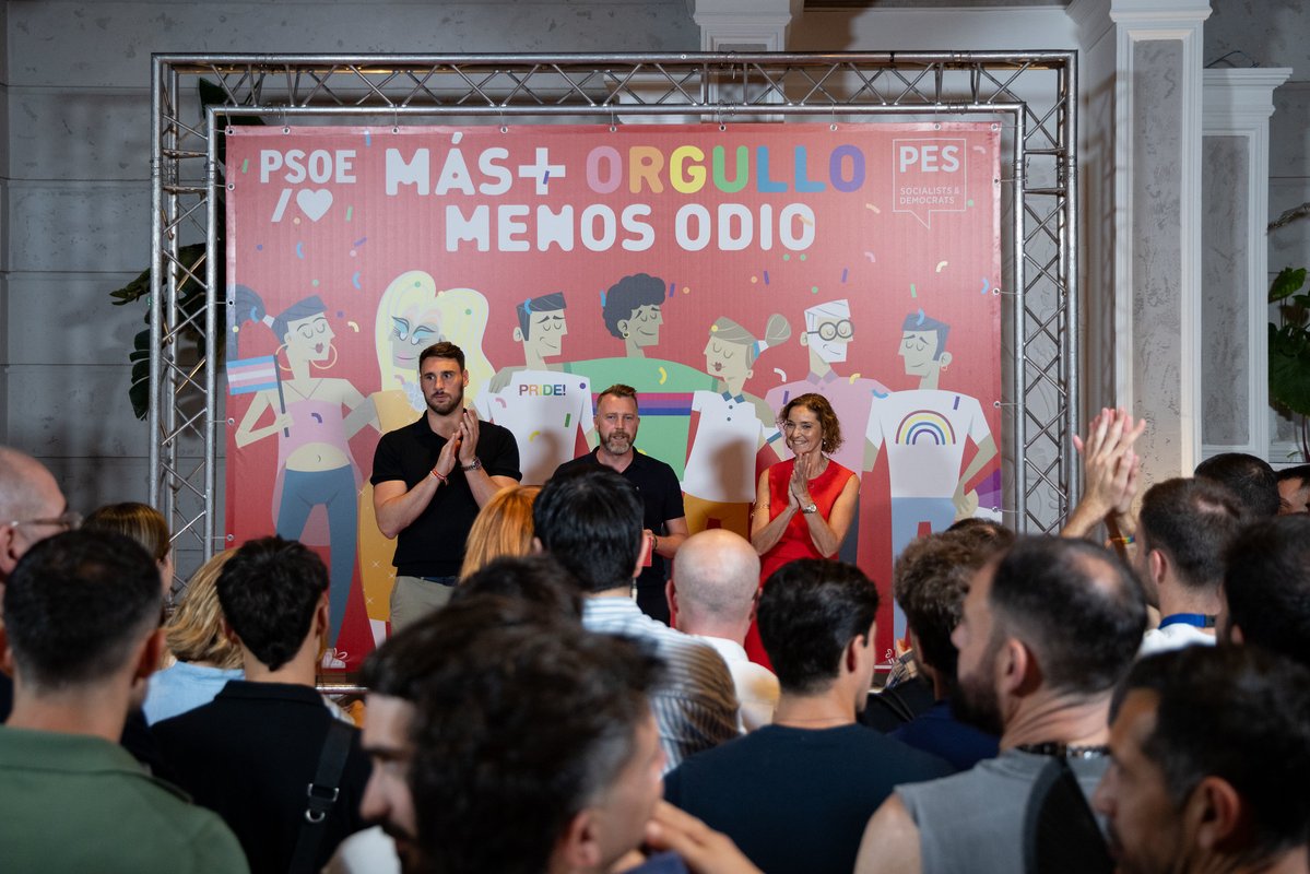 PSOE's tweet photo. Celebrando siempre que queremos #MásOrgulloYMenosOdio 🌈 @PES_PSE https://t.co/Hn4xwDT3AU