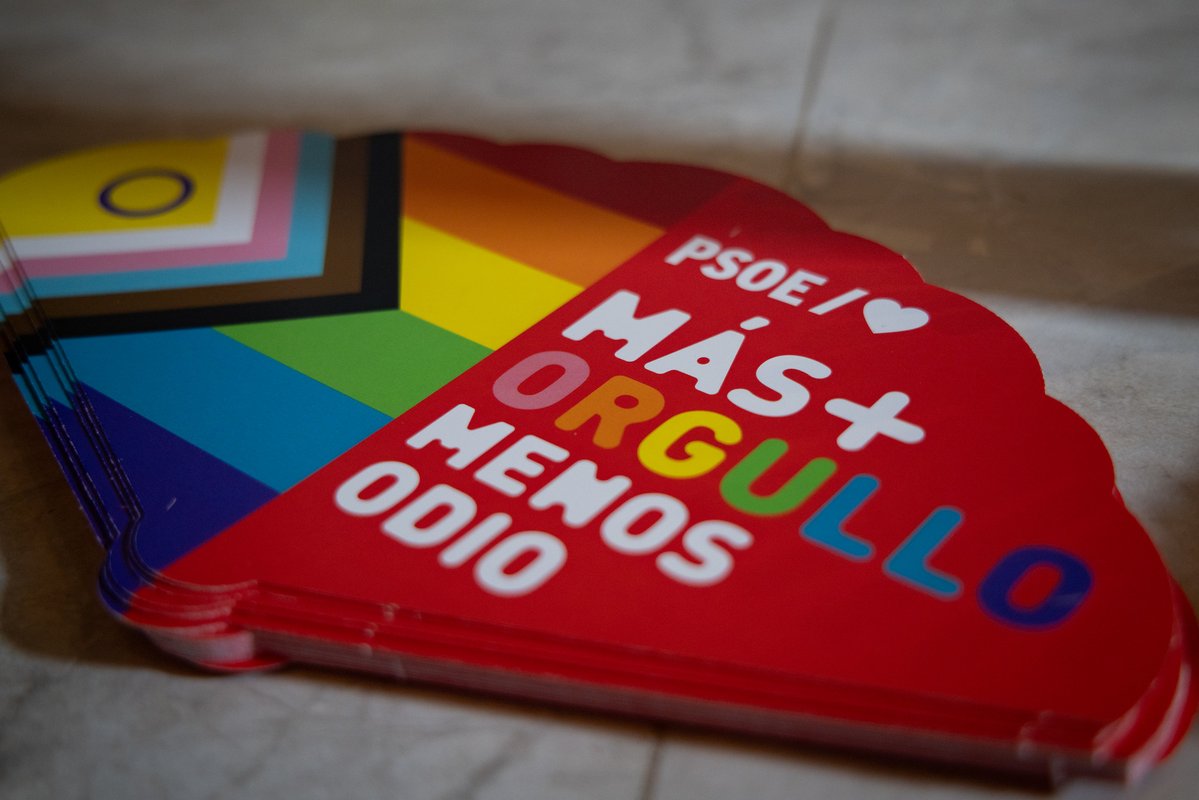 PSOE's tweet photo. Celebrando siempre que queremos #MásOrgulloYMenosOdio 🌈 @PES_PSE https://t.co/Hn4xwDT3AU