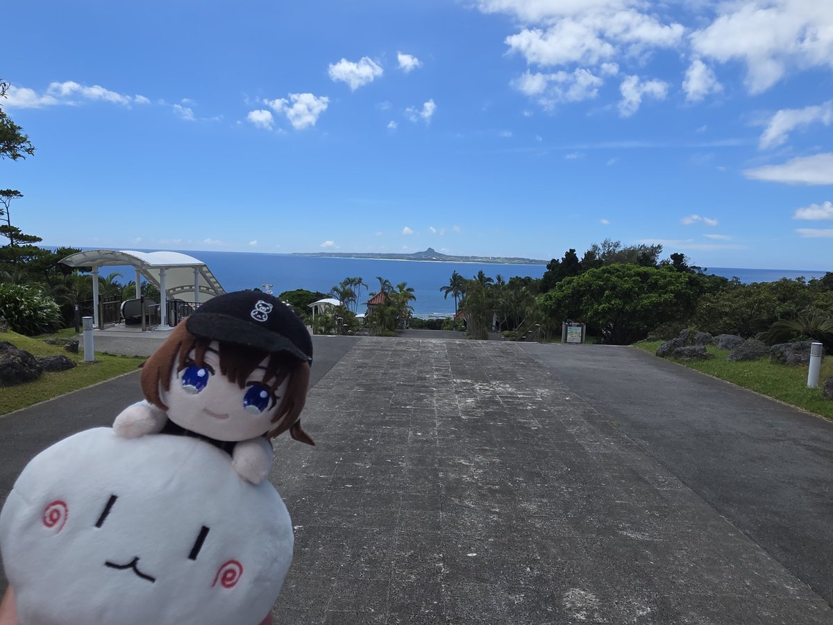 Gosee729's tweet photo. そらちゃん
あれが伊江島だよ
こゆう青い海をずっと見たかった
#ときのそらと一緒 https://t.co/KjO1KWDcSk