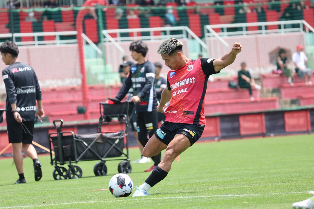 consaofficial's tweet photo. #内田瑞己 選手、相変わらずすごい筋肉💪🦵

#consadole #コンサドーレ https://t.co/RBHSqU71Dv
