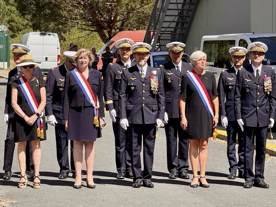 n_delattre's tweet photo. Cérémonie de prise de commandement de plusieurs unités de l’Armée de l’air et de l’Espace à la Base aérienne 120 de Cazaux, à l’invitation du général de brigade aérienne Jean-Luc Daroux et du colonel Fabian Kuhlmann, en compagnie de Sophie Panonacle et de Marie Récalde, députées. https://t.co/w2qwaY9yRk