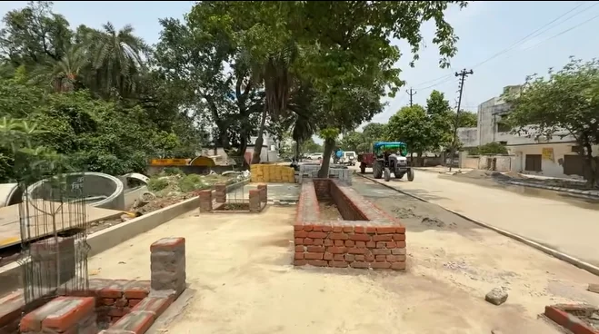 india_plus_'s tweet photo. 🚨 New pathways are being built in Ayodhya. https://t.co/YIeZTzEvh3