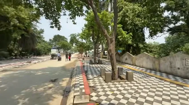 india_plus_'s tweet photo. 🚨 New pathways are being built in Ayodhya. https://t.co/YIeZTzEvh3