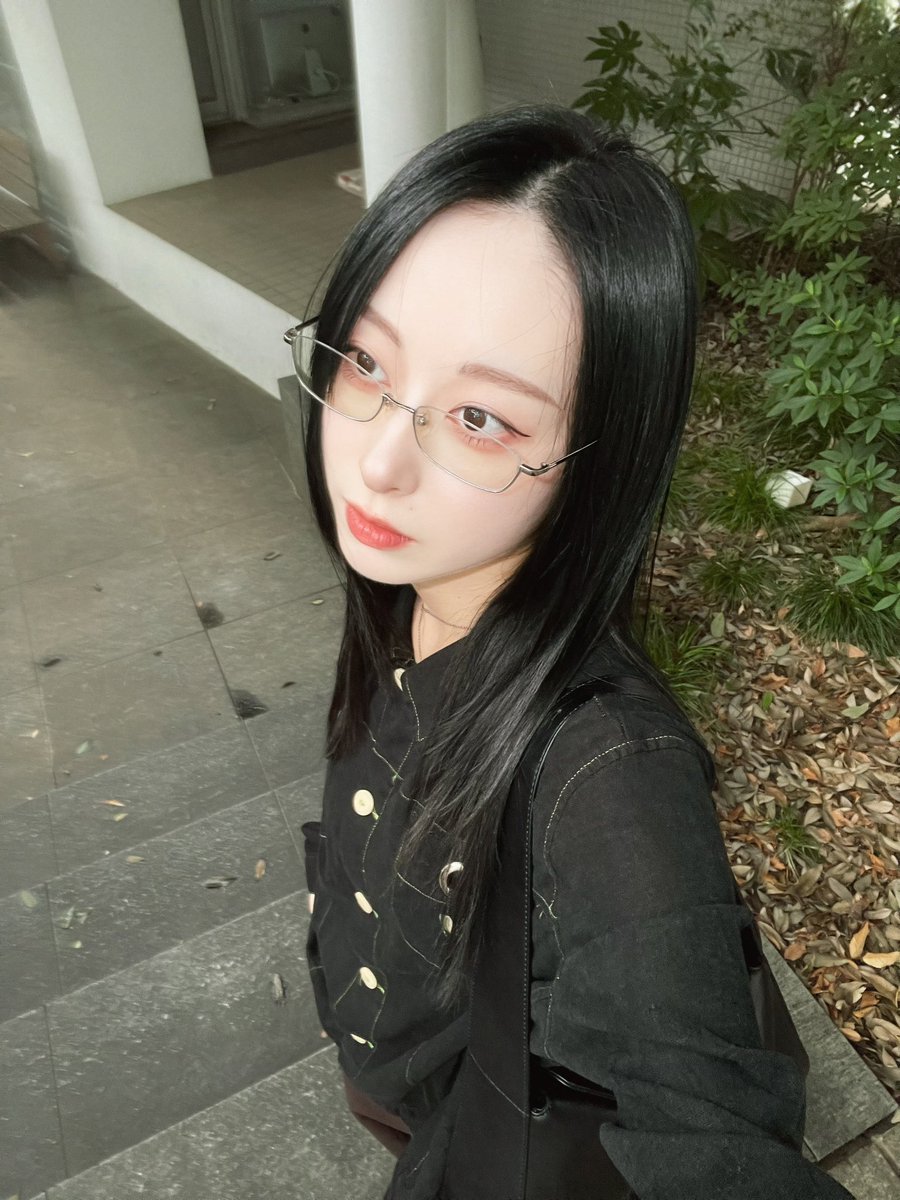 cnmkd07's tweet photo. ヘアセット、オイルだと重く感じる人は絶対これ
艶感出しながらサラッとまとまる🤍 https://t.co/dIDUOYwEyo