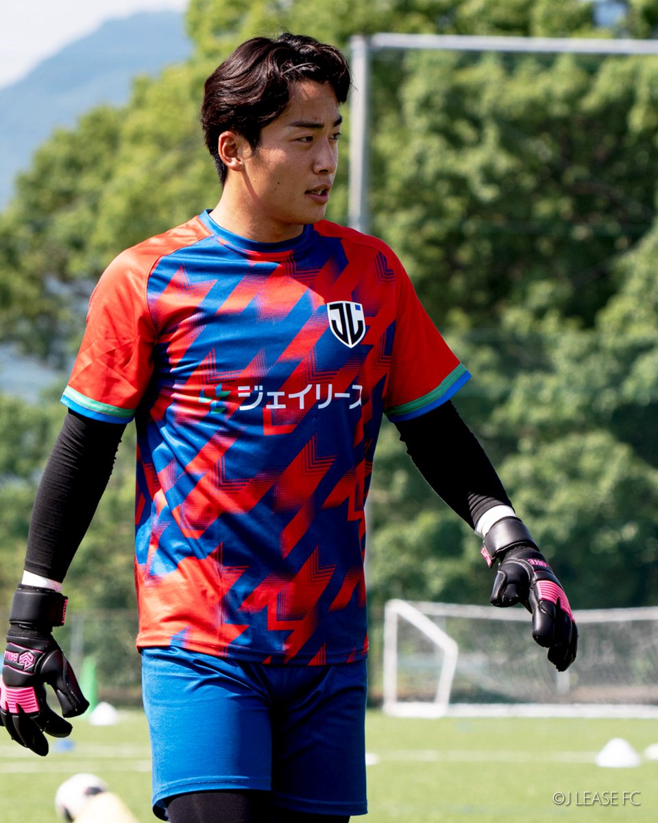 jleasefc's tweet photo. 7月のトレーニングより、新しいトレーニングウェアでの活動がスタートしました！✨

JFLの舞台で戦うジェイリースFCの新しいトレーニングウェアには、クラブの挑戦を力強く後押ししてくださるトレーニングウェアパートナー企業様のお名前が刻まれています👀✨

🤝 おおいたペインクリニック 様
🤝 クスノキ不動産株式会社 様

ご支援いただく皆さまへの感謝を胸に、このウェアとともにさらなる高みを目指し、日々のトレーニングに全力で取り組んでまいります🔥

『おおいたペインクリニック』
事業内容:
痛みの専門診療（神経ブロック治療・薬物療法）
HP : https://t.co/0iLmPGZwtE

『クスノキ不動産株式会社』
事業内容:
不動産売買・売買仲介・賃貸仲介・賃貸管理・収益物件仲介・注文住宅・リフォーム・リノベーション・不動産査定・不動産コンサルティング・住み替え相談・相続・空き家相談（活用・管理）・高齢者向け住まい相談・対応（オンライン内見・オンライン相談・IT重説）
HP : https://t.co/FR6OePkPVh

#ジェイリースFC
#READYSETSAIL
#JFL