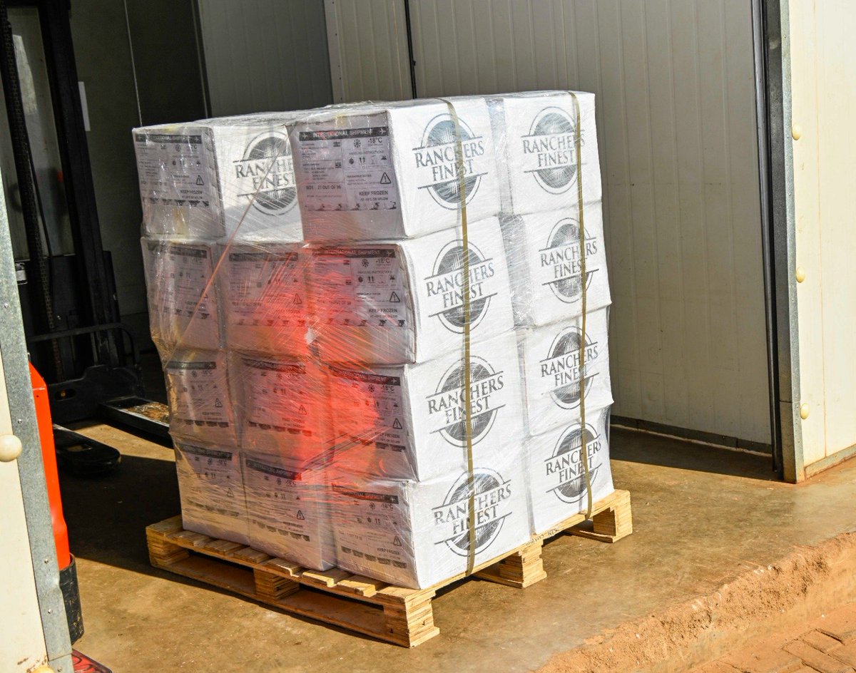 Kim_Kimberly07's tweet photo. President Yoweri Museveni has consistently encouraged Ugandans to process what they produce. Ranchers Finest's first processed beef export to Ethiopia demonstrates how value addition can transform agriculture into a stronger engine of economic growth. 
#WhyUgDecidedM7 https://t.co/XGaW6DID9E