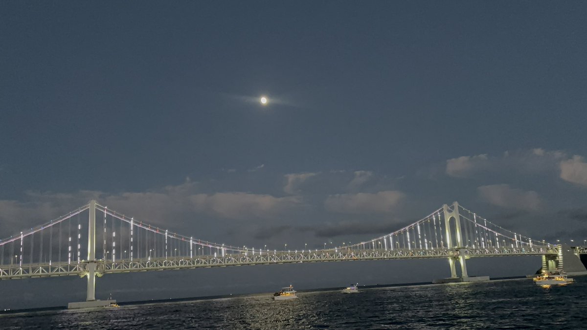 makers_pure's tweet photo. 📍釜山　

ヨットに乗って見た満月🌕⛵️ https://t.co/CV0dgeZscN