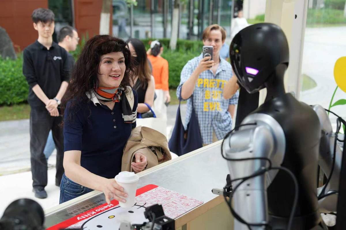 chinaorgcn's tweet photo. At Zerith Robotics in #Heifei, Anhui, visitors from countries around the world experienced the future of AI up close, as they watched cutting-edge robot demos and used VR equipment to remotely control the humanoid robot. #ChinaTech https://t.co/vhW7uig1vQ