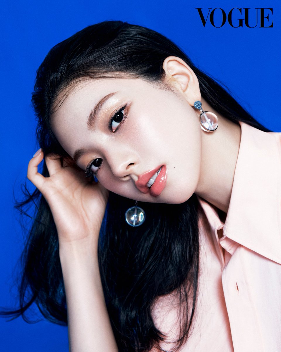 aespa_official's tweet photo. VOGUE KOREA with KARINA X CHANEL Beauty

#aespa #æspa #에스파
#KARINA #카리나
#VOGUEKOREA #CHANELBeauty https://t.co/R14WlDfMnB