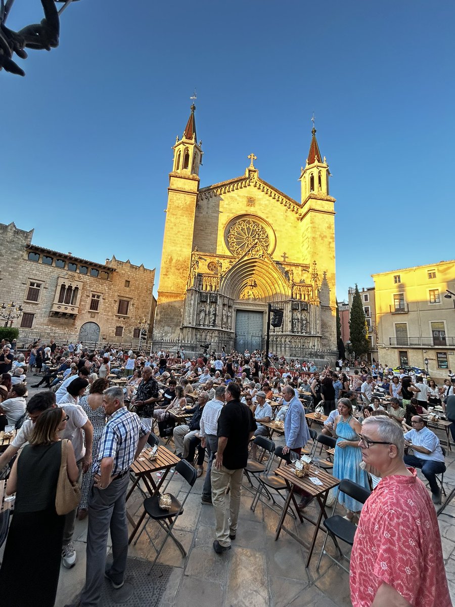JuntsxCatVila's tweet photo. 🎶 Ahir, @PujolBonell i el grup municipal van assistir a l'Enojazz, tret de sortida del @vijazzpenedes, un dels esdeveniments més emblemàtics de la nostra Vila.🍷🎷

👉 Felicitats a l'organització i bon Vijazz 2026 a tothom!
#Vilafranca #Penedès
@familiatorres @dopenedes https://t.co/LxptLTqrRW