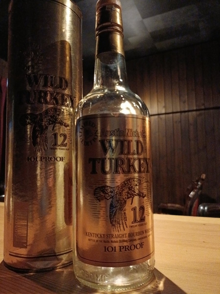 naotk87's tweet photo. #入荷が止まらない
#ナイスバーボン

WILD TURKEY Austin Nichols
ARCHIVES GOLD FOIL 16yo 60%

オールドボトルである飛翔ラベル 12年熟成のオマージュ。長熟ワイルドターキーをご賞味下さい。すぐなくなるかも。。。
本日開栓‼️ https://t.co/LlOQOmuD1T