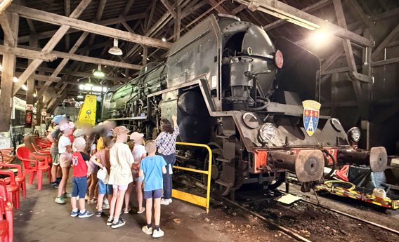 dsden58's tweet photo. Voyage au cœur de l’âge industriel pour les écoliers
Les élèves de Millay et Chiddes ont découvert le patrimoine  industriel du Creusot, de la villa Perrusson à la locomotive 241 P17, en  passant par le château de la Verrerie. 
https://t.co/9iJtd6FhvS https://t.co/xTEnzXQYmL
