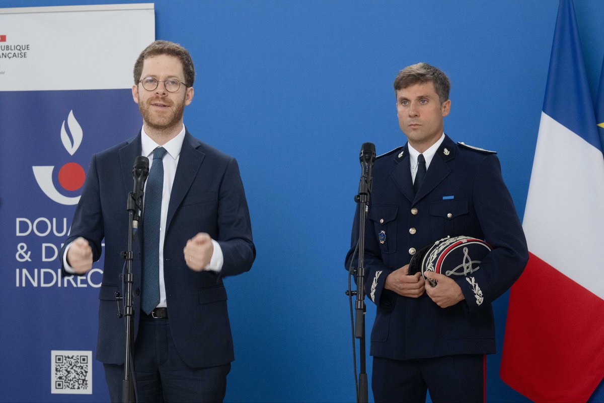 Amiel_David_'s tweet photo. La douane est notre première ligne de défense face au narcotrafic.108 tonnes de stupéfiants saisies en 2025, dont 31 tonnes de cocaïne.

Face au tsunami de la cocaïne, véritable choc d’offre, nous changeons d'échelle, avec un choc capacitaire. À la demande du Président de la République, et sous l’autorité du Premier ministre, j'ai présenté ce jeudi le plan Douane 2030 : 25 scanners supplémentaires, doublement de nos capacités de contrôle dès 2027, 545 emplois créés d’ici 2030, 42 pôles régionaux d'investigation, modernisation de nos moyens en mer et dématérialisation complète de nos procédures d'ici 2030.

Un nouvel âge pour la douane. Plus forte, plus moderne, pour protéger les Français.