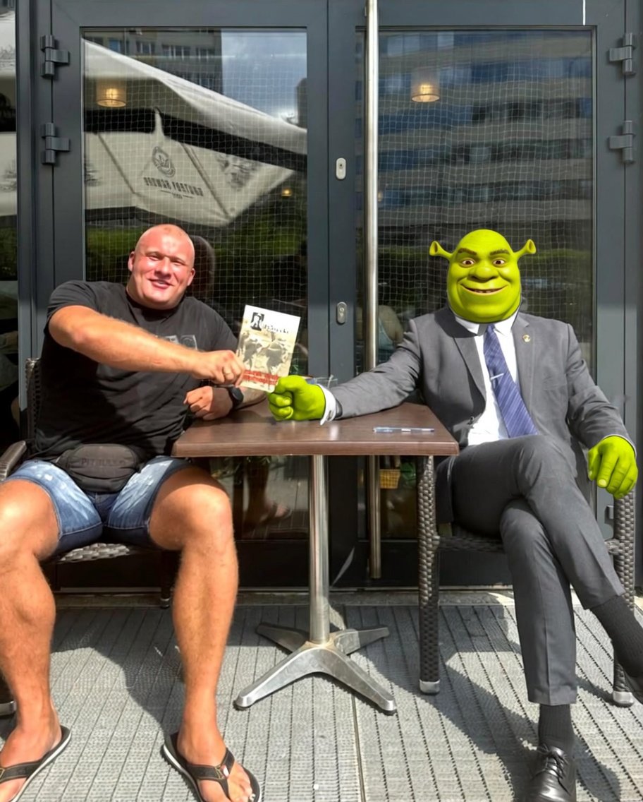 Vojtekus's tweet photo. Wielki Bu i ten drugi. https://t.co/mYKaLuugb8