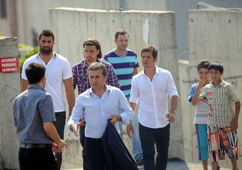 cobankundilli's tweet photo. 3 temmuz kliplerine koymamanız bir şeyi değiştirmiyor. tarihte her konuda olduğu gibi bu konuda da dimdik yer alıyor. güneş balçıkla sıvanmaz. https://t.co/9xlaH3F7ZR