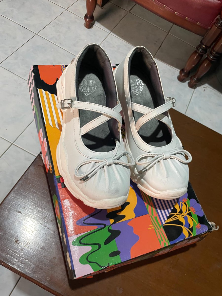 opians02's tweet photo. Aku juga jual preloved sepatu adorable project size 39 Rp. 250.000 aja, bisa lewat shopee https://t.co/MD5Y0d9m7e
#zonauang #wts #sepatu https://t.co/OVZOhbJpuU